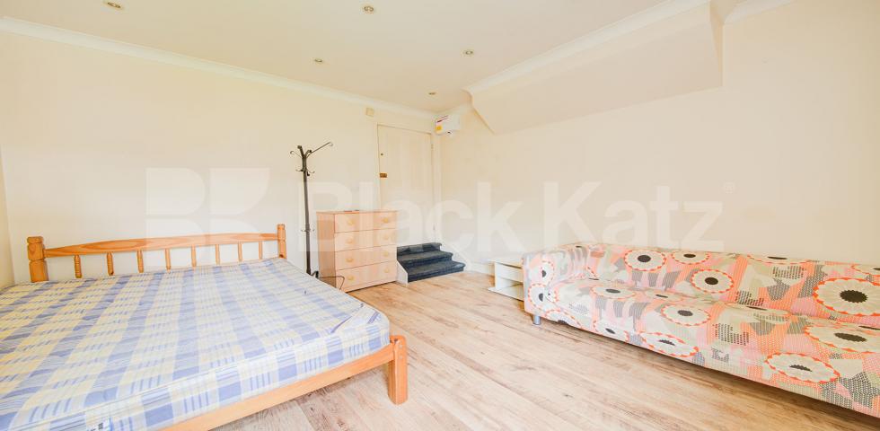 			Fantastic Studio Flat In Crouch End , Studio Apartment, 1 bath, 1 reception Studio			 Coleridge Road, Crouch End